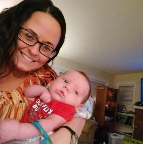 Meet your Posher, Anissa 😉 - Picture 1 of 5